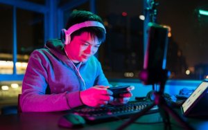 Streaming Online Gaming Communities