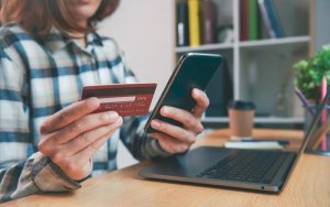 How Digital Wallets Support a Cashless Society in the Age of Digital Transformation