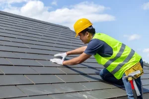 How to Choose a Roofing Contractor Based